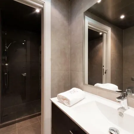 Petit Luxe L'oasi D'egara Apartment *